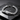 ダークな大理石の上に置かれた、ロブスタークラスプ付きのシルバートーンの刻印入りカスタムチェーンブレスレット